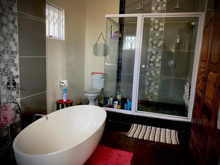 6 Bedroom Property for Sale in Bainsvlei Free State
